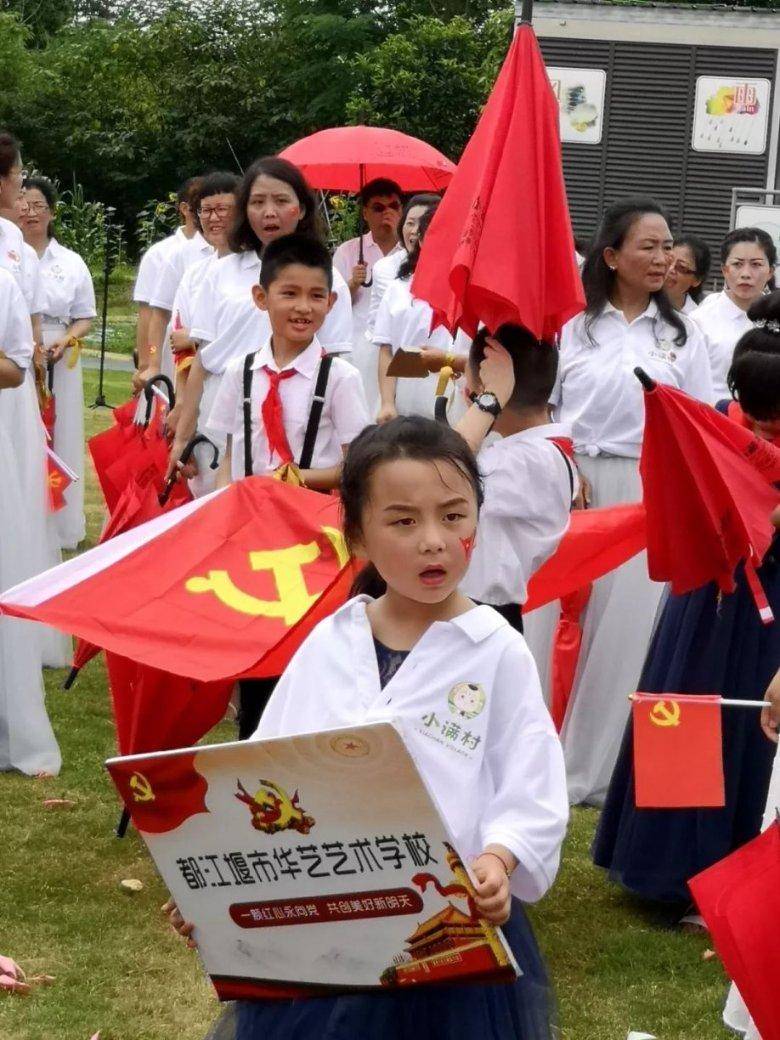 《塔瑞斯世界》能自由交易吗